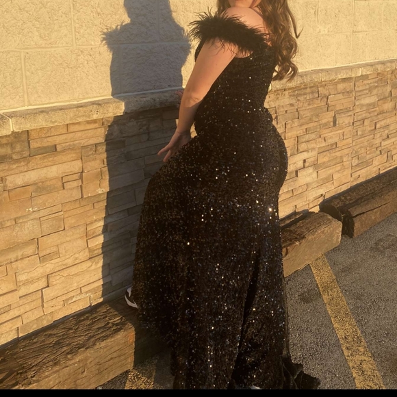 Long black sequins and feathers prom dress - Picture 3 of 5